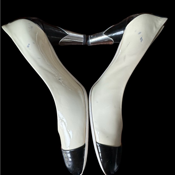 Chanel patent leather cream & black shoes size Size 36 US Size 6 Very Preloved. - Picture 14 of 14